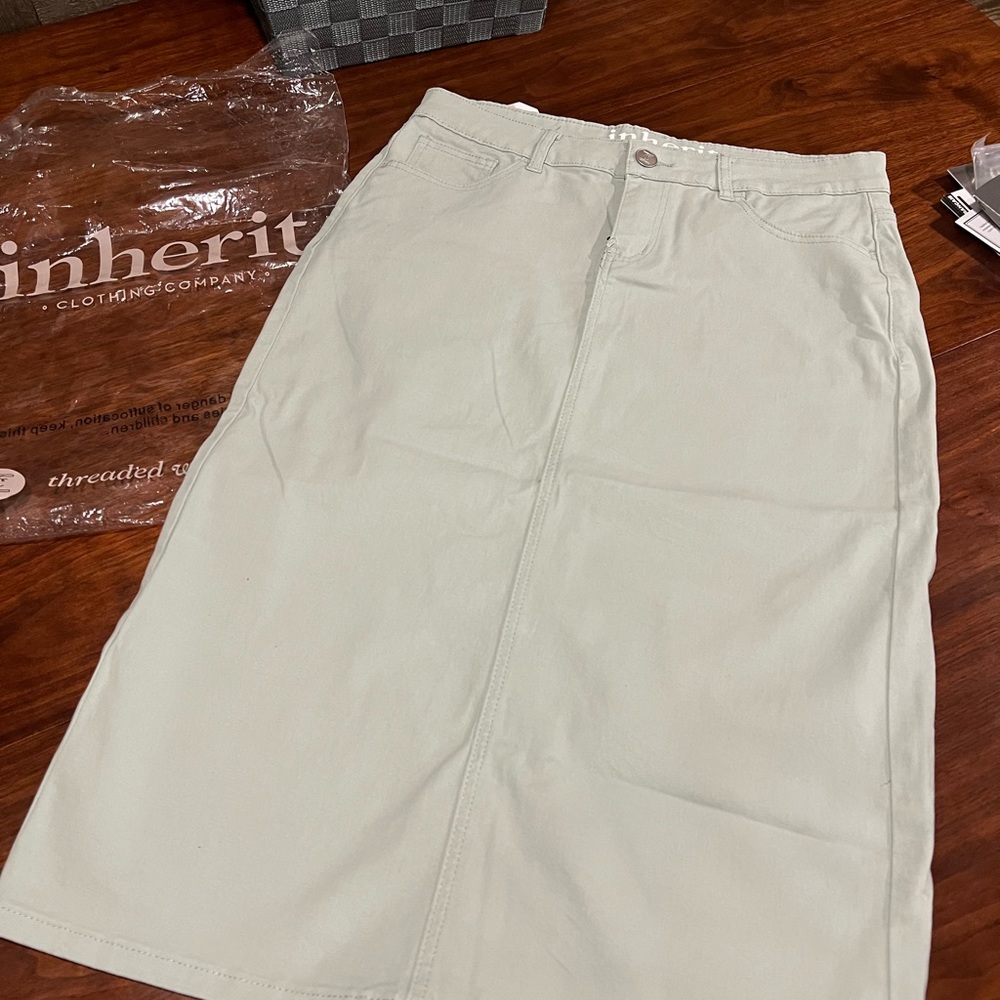 New Inherit sage green skirt size 10